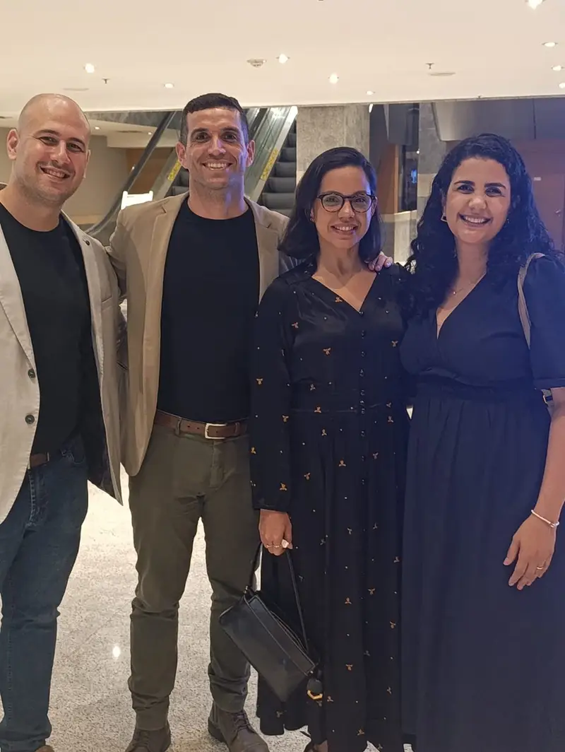 Maurício Feres com colegas e esposas em encontro de formação